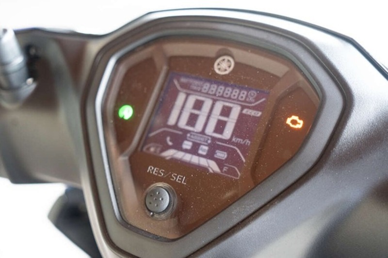 Bảng đồng hồ LCD đơn sắc được thiết kế rõ ràng, dễ quan sát